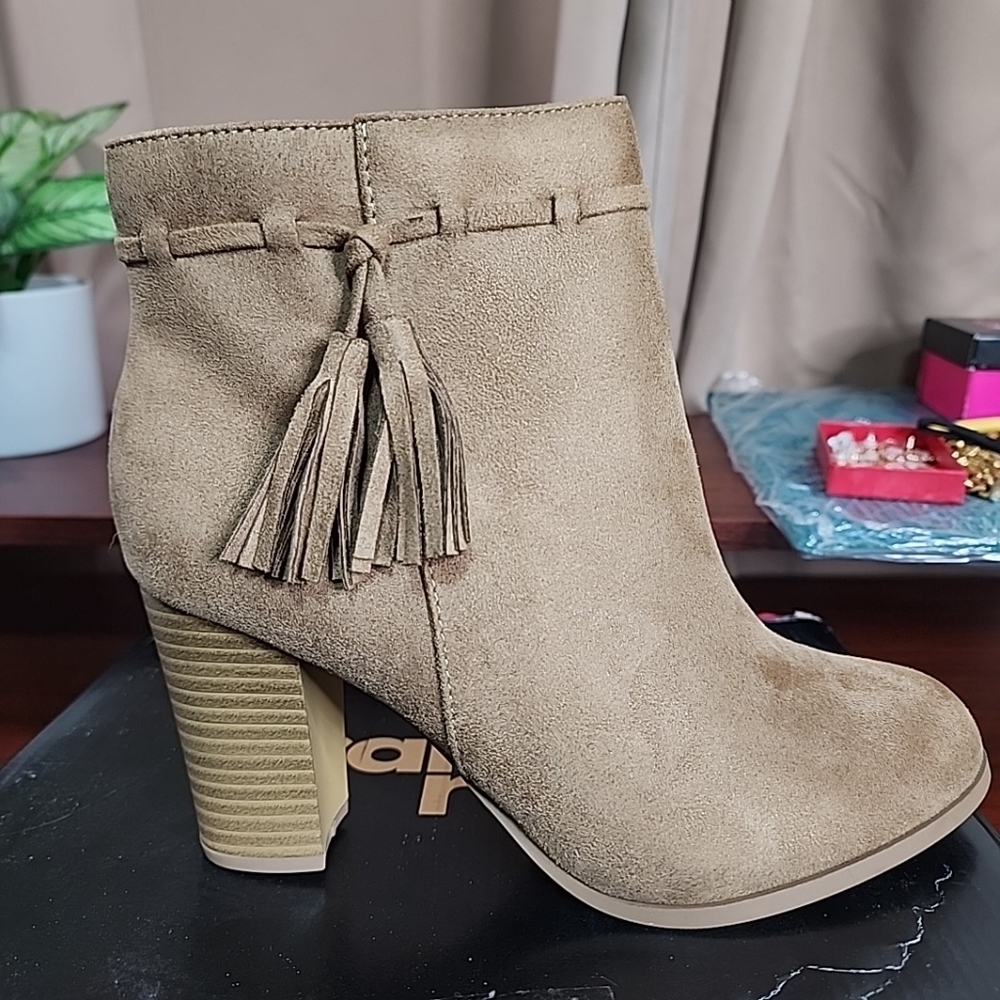 Charlotte Russe Camel Suede Like Ankle Boots . Brand New In The Box. Size 8 - Picture 2 of 6
